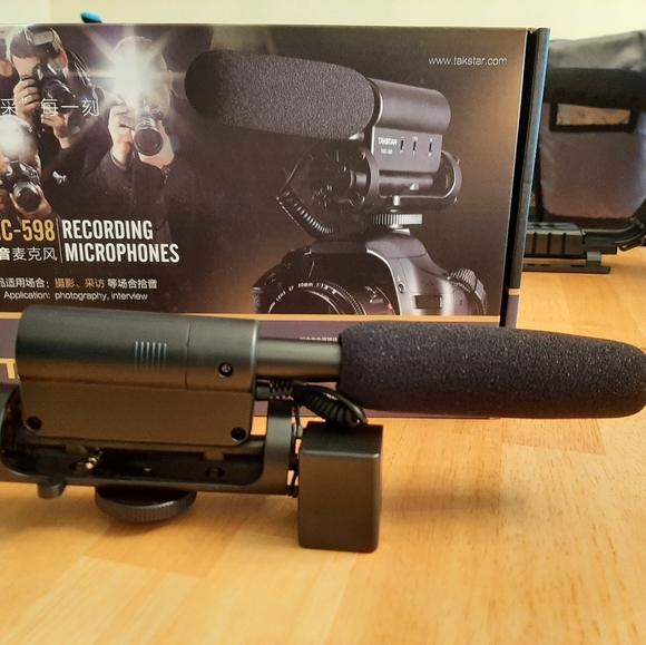 VIXIA HF R500 CANON CAM W/ MIC - Picture 4 of 8